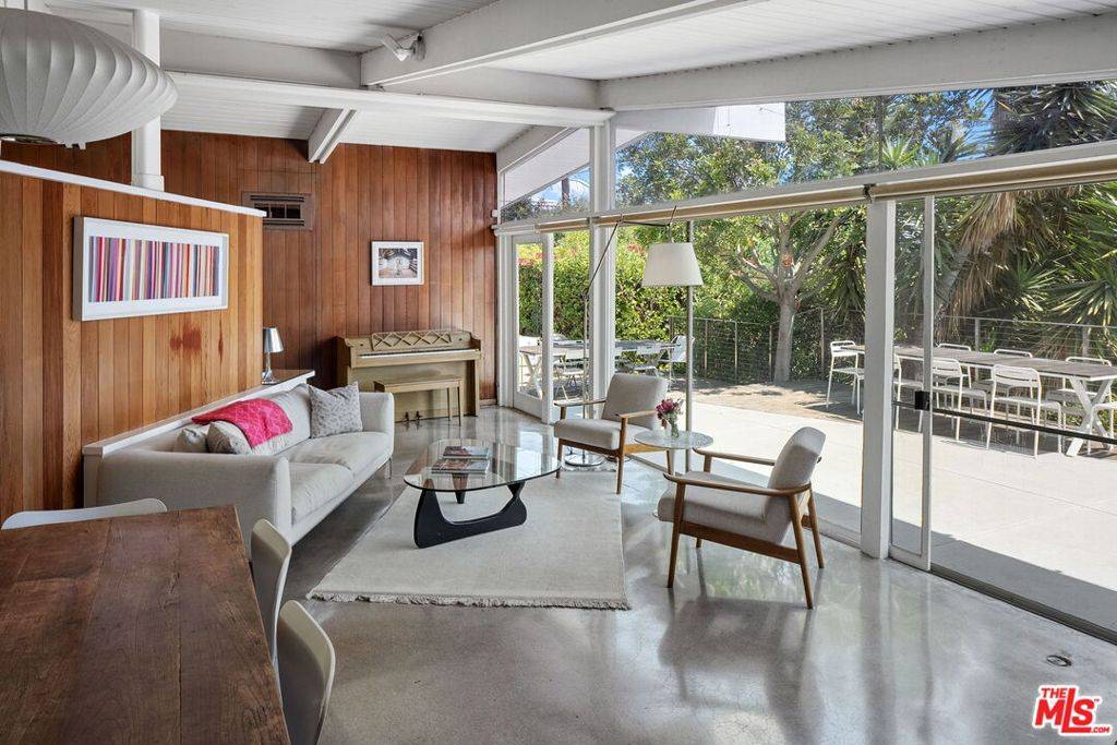 Los Angeles, CA 90049,12400 Deerbrook LN