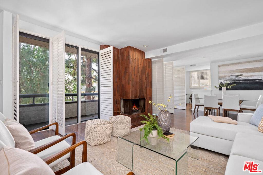 Los Angeles, CA 90049,11982 Kiowa AVE #203