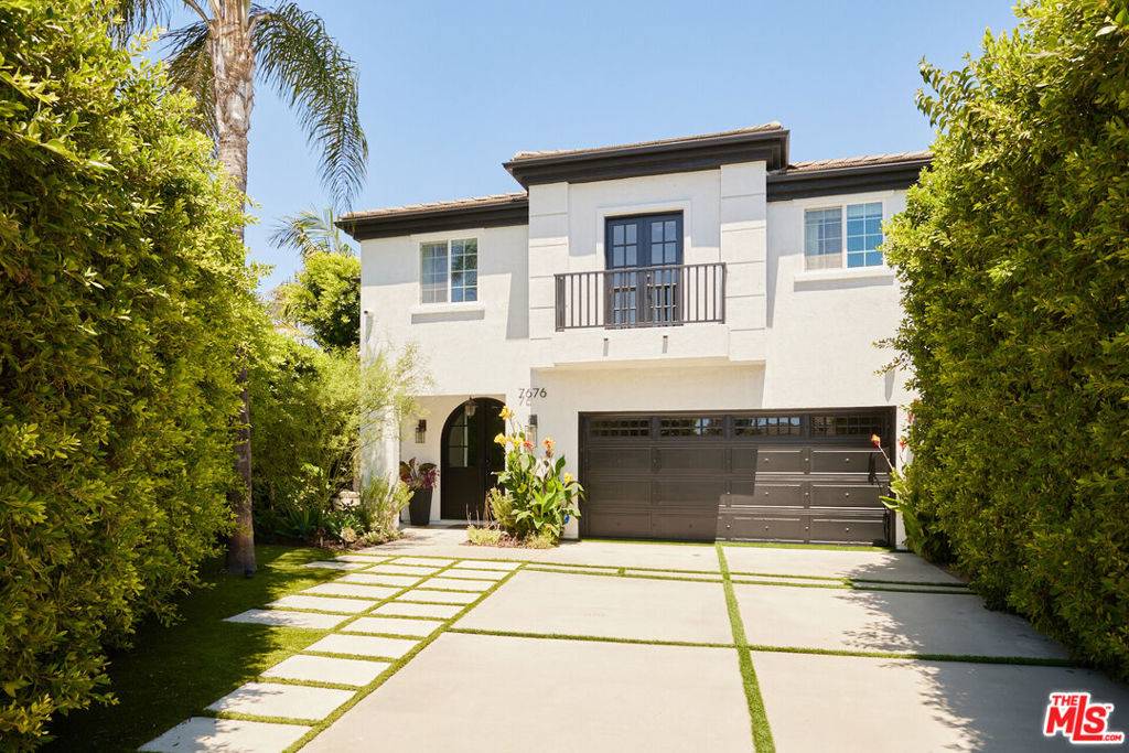 North Hollywood, CA 91605,7676 Coldwater Canyon CT