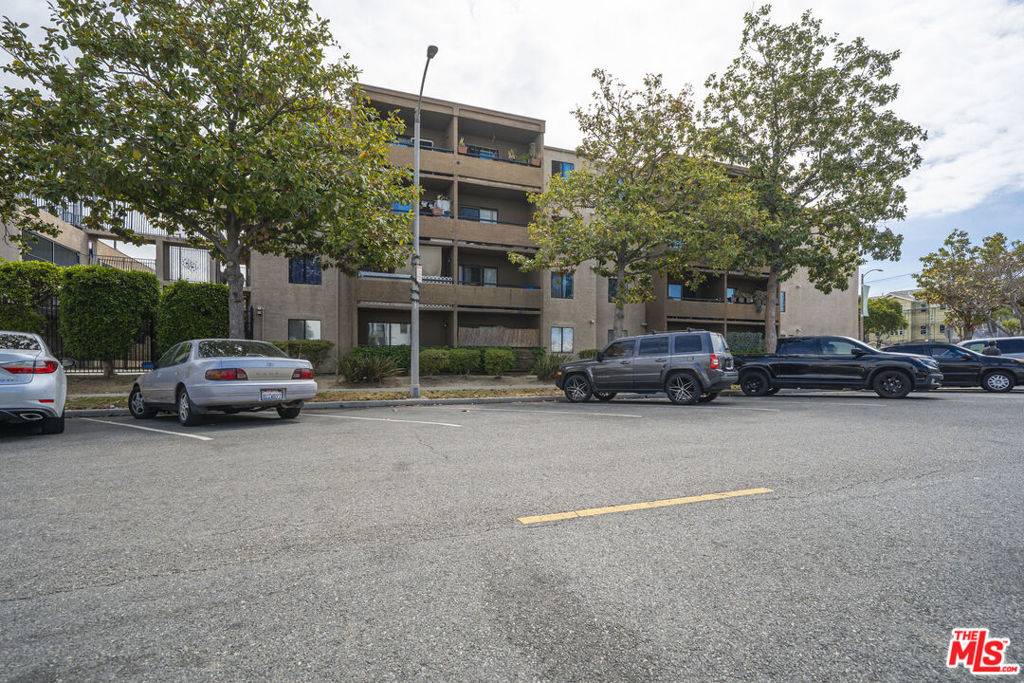 Long Beach, CA 90813,1450 Locust AVE #306