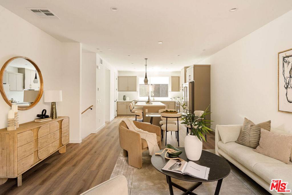 Los Angeles, CA 90065,3851 N Riley LN