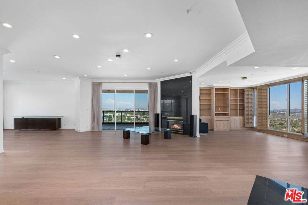 Los Angeles, CA 90024,10490 Wilshire BLVD #1004