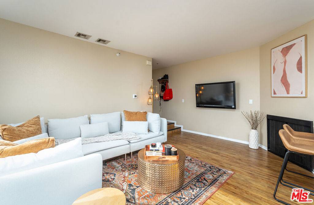 Los Angeles, CA 90046,7320 Hawthorn AVE #121