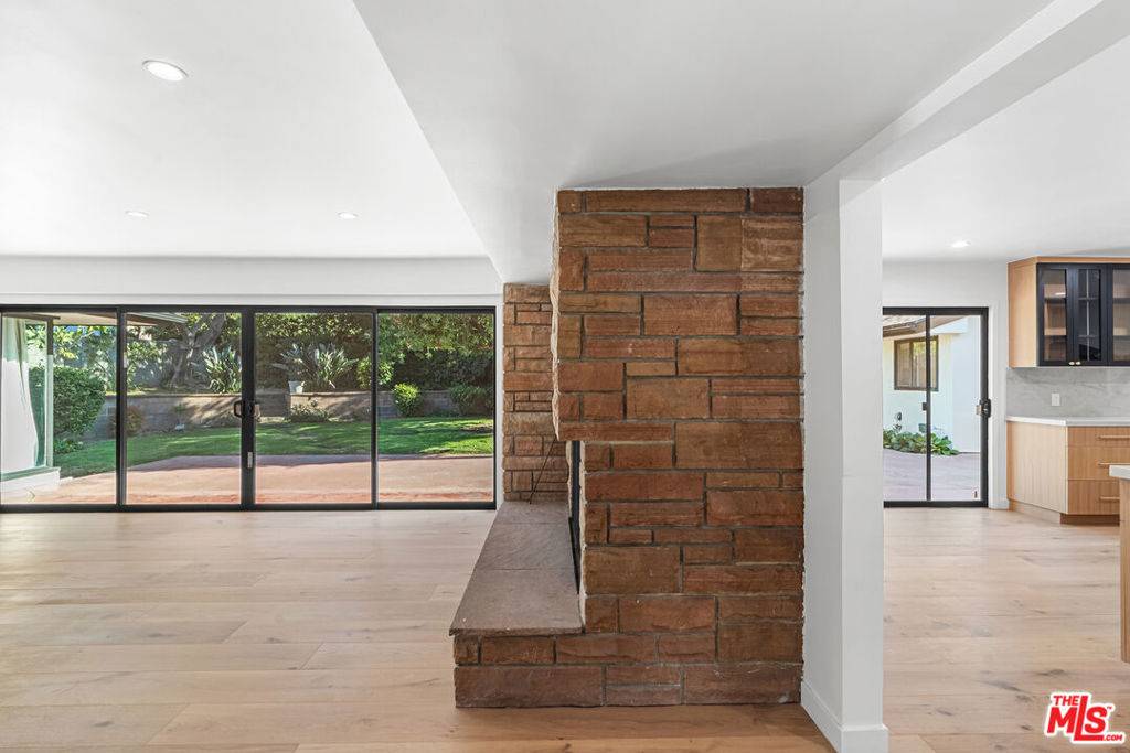 Los Angeles, CA 90027,5160 Los Feliz BLVD