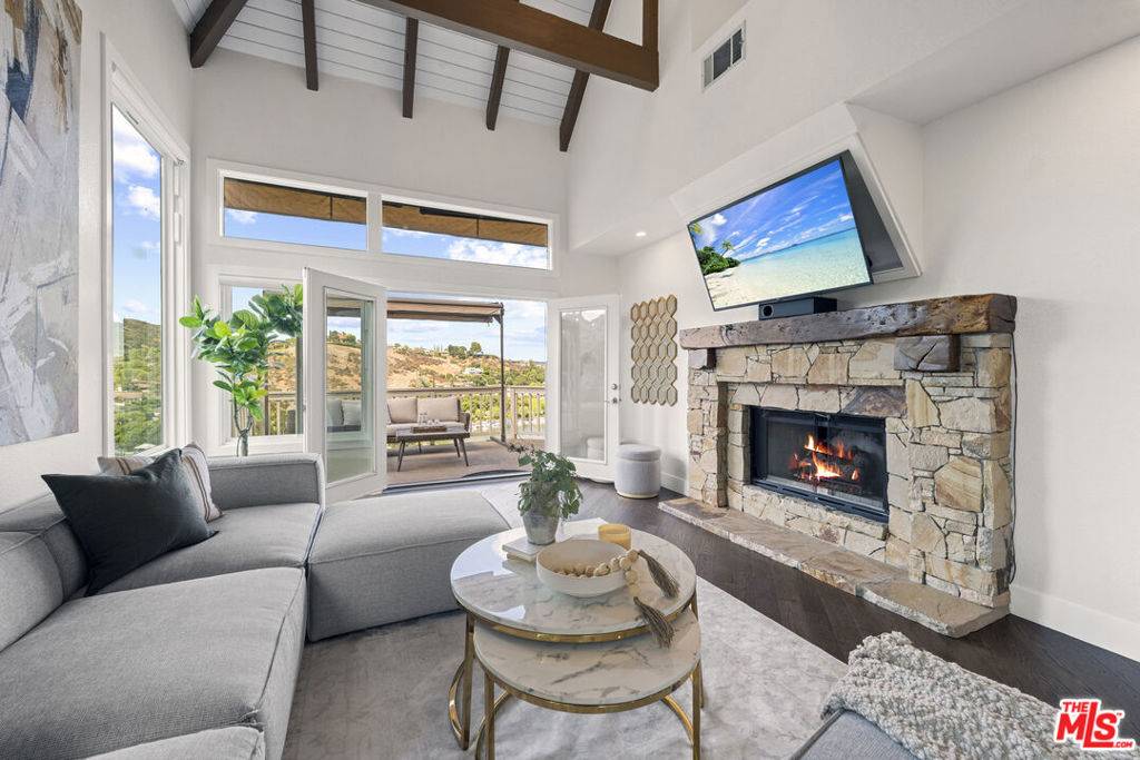 Westlake Village, CA 91361,3335 Lake Crest CT