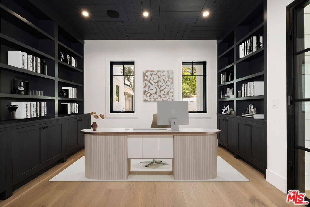 Los Angeles, CA 90049,1744 Correa WAY