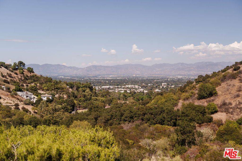 Sherman Oaks, CA 91423,3530 Coy DR