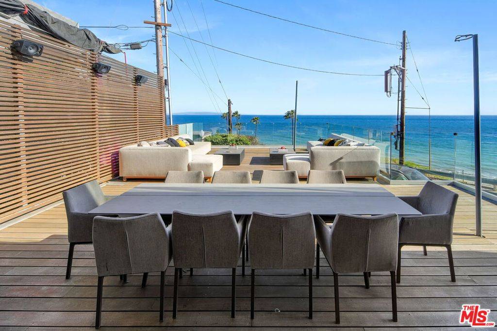 Pacific Palisades, CA 90272,17405 Castellammare DR