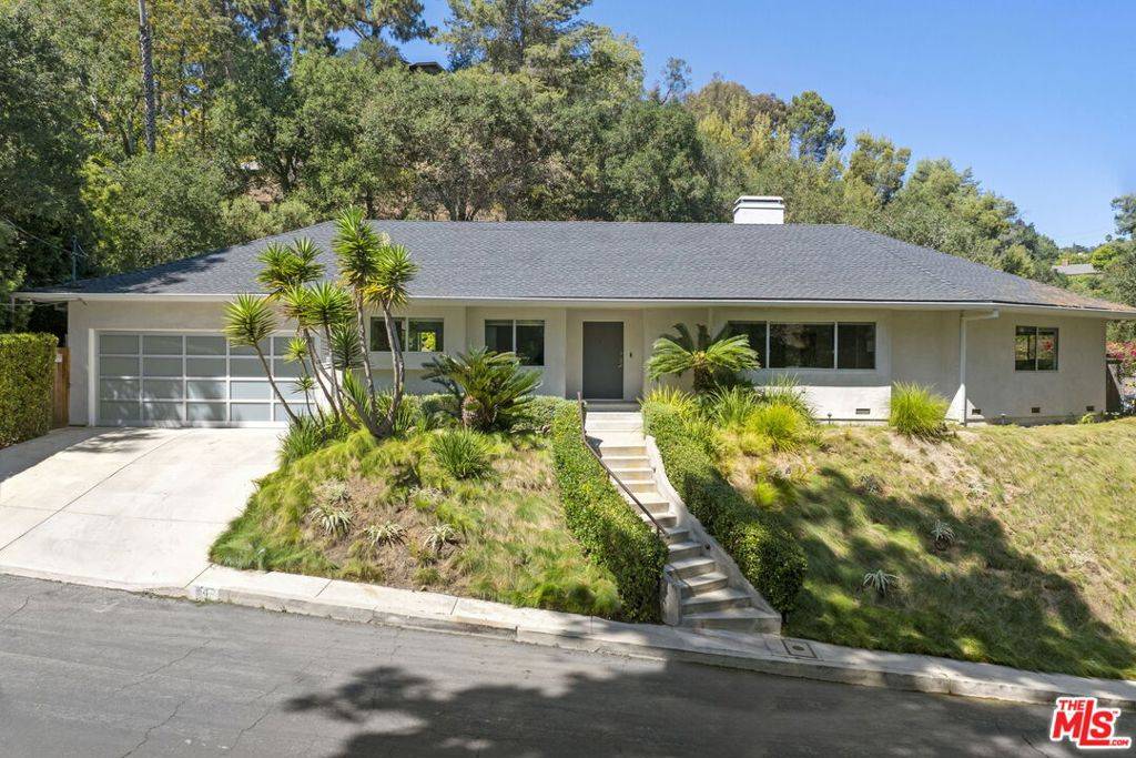 Los Angeles, CA 90049,654 Elkins RD