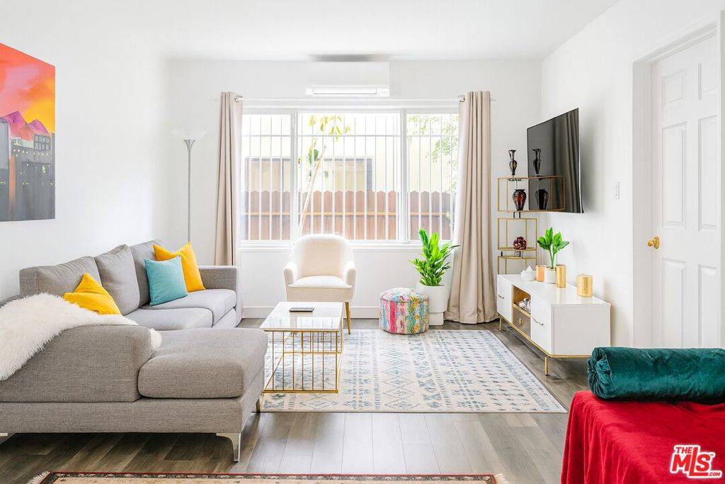 Los Angeles, CA 90049,11670 W Sunset BLVD #104