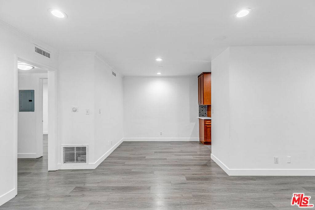 Los Angeles, CA 90046,1837 N La Brea AVE #2