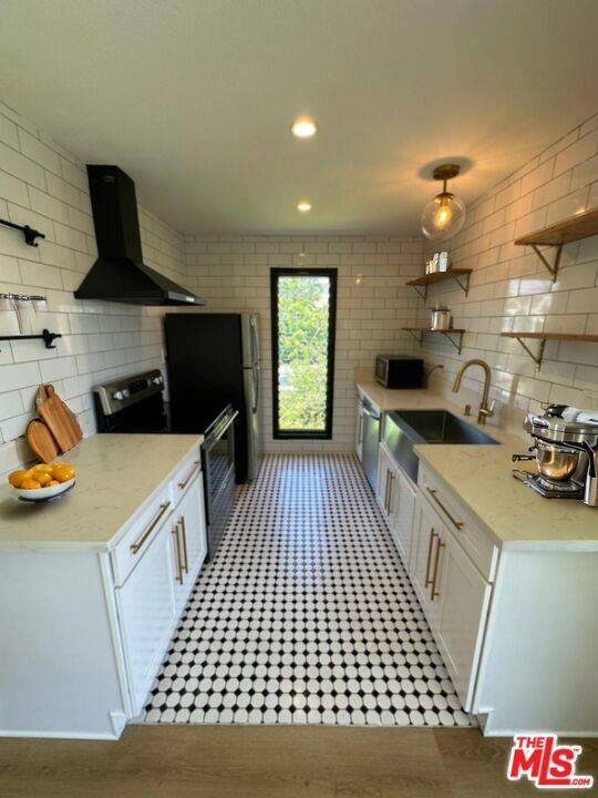 Inglewood, CA 90302,756 N Inglewood AVE #23