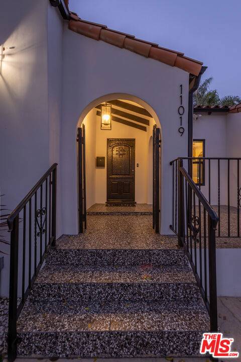 North Hollywood, CA 91602,11019 Hortense ST