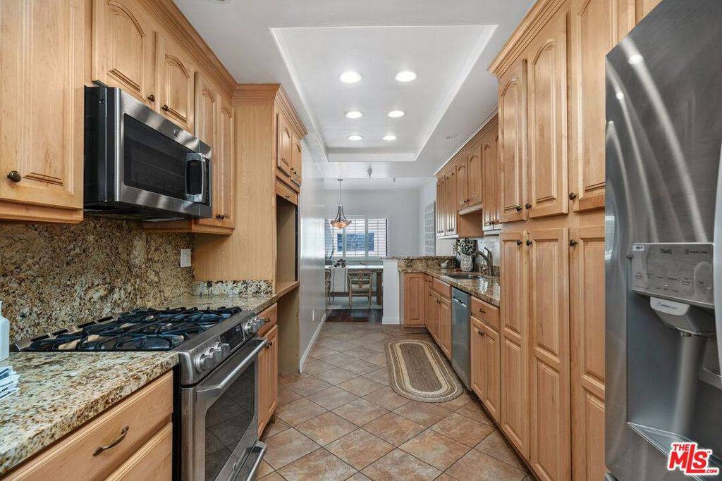 Sherman Oaks, CA 91403,14630 Dickens ST #210