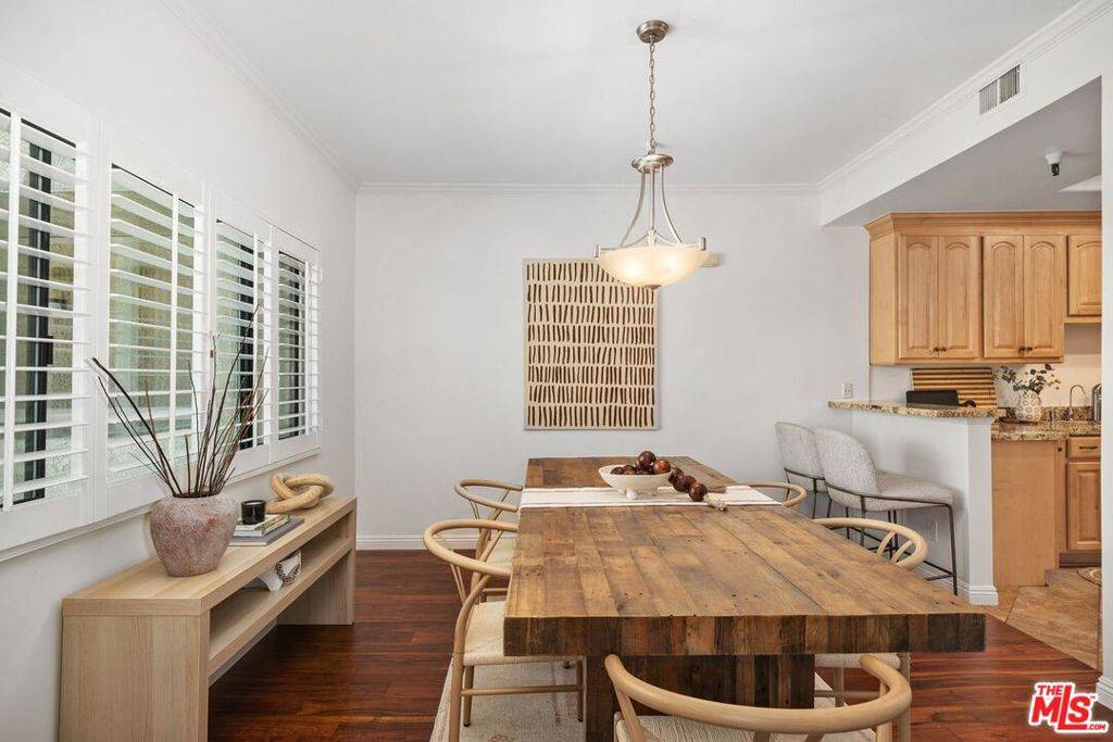 Sherman Oaks, CA 91403,14630 Dickens ST #210