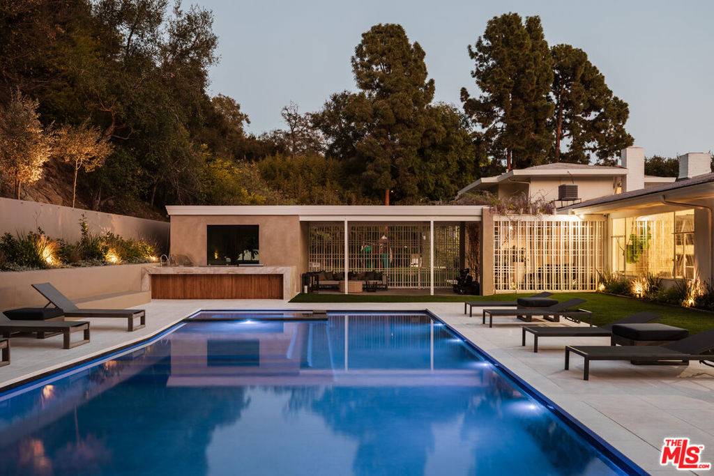 Los Angeles, CA 90049,248 N Glenroy AVE