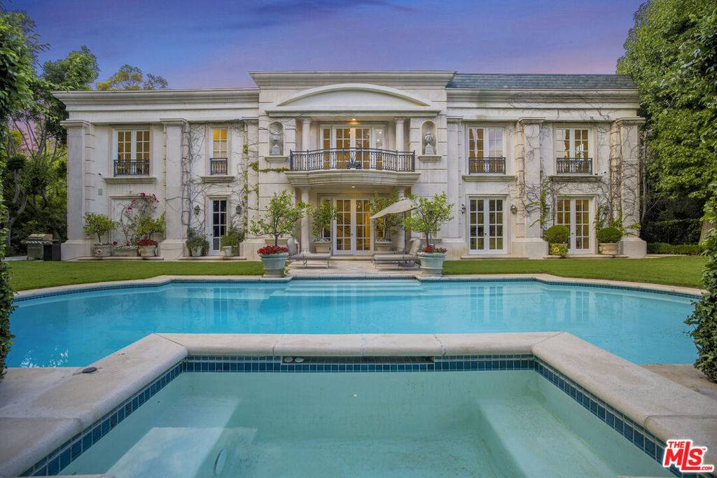 Beverly Hills, CA 90210,9742 Wendover DR