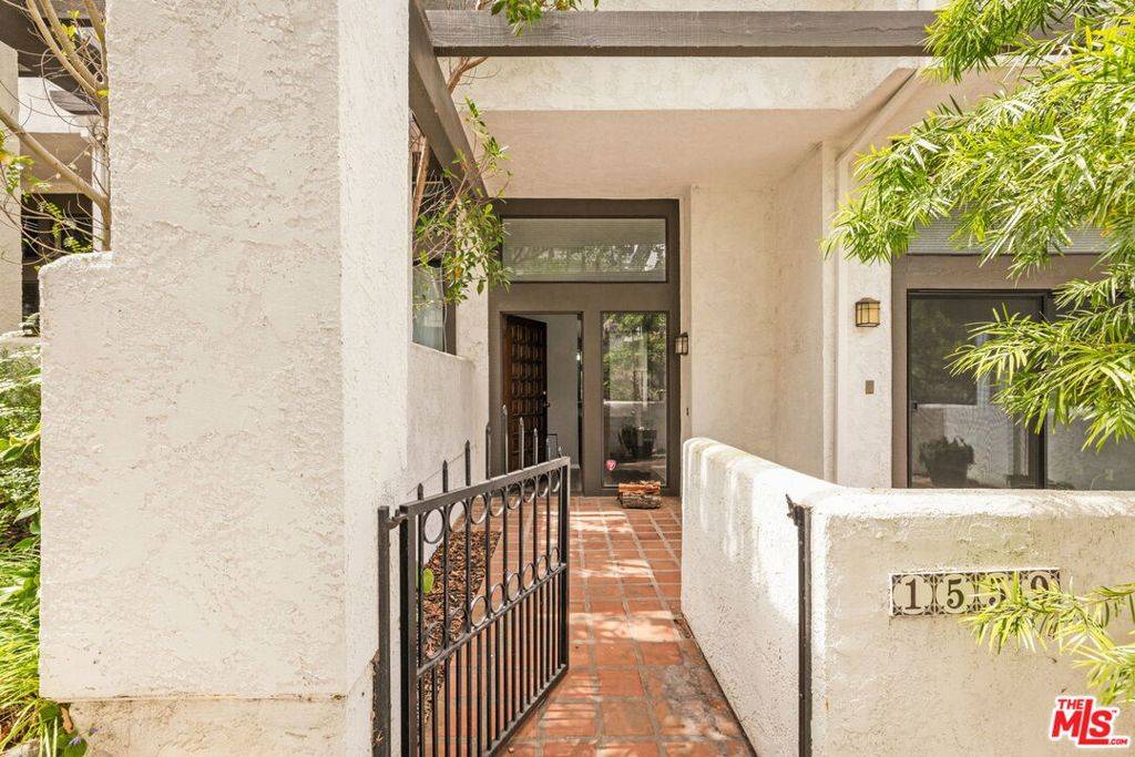 Pacific Palisades, CA 90272,1559 Palisades DR