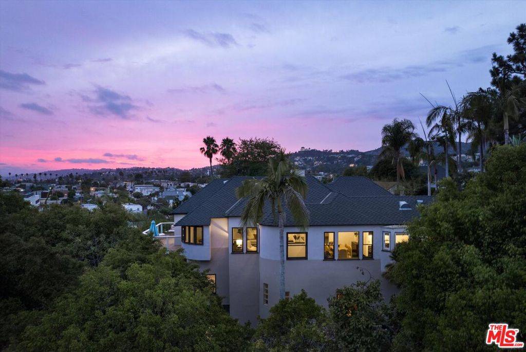 Los Angeles, CA 90027,4189 Holly Knoll DR