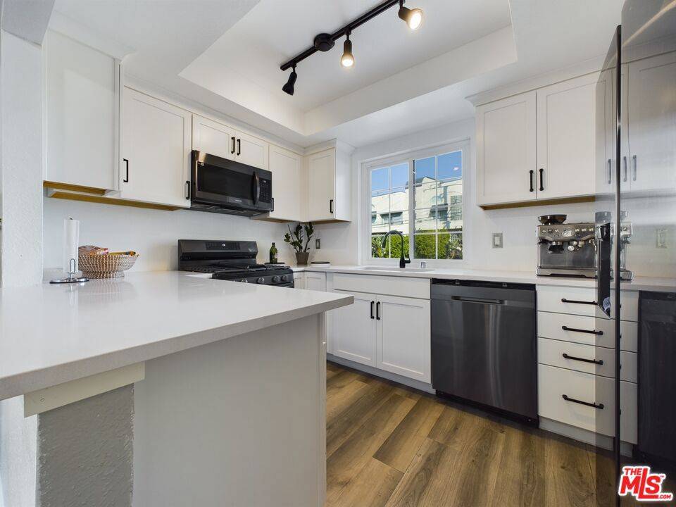 Sherman Oaks, CA 91403,4551 Kester AVE #1