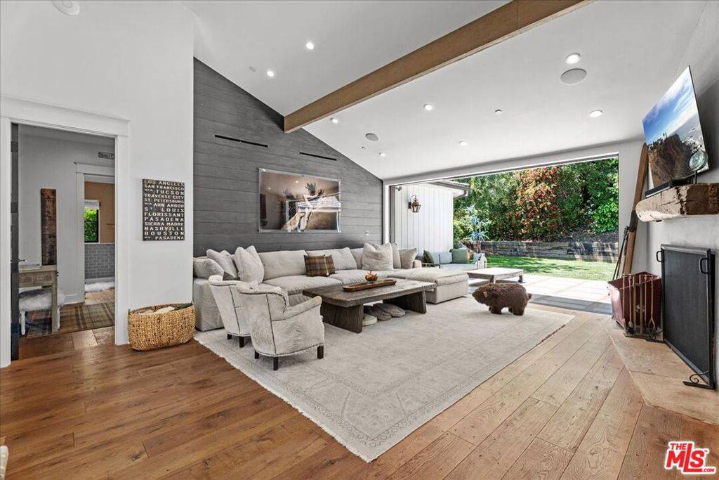 Los Angeles, CA 90046,2835 Westbrook AVE