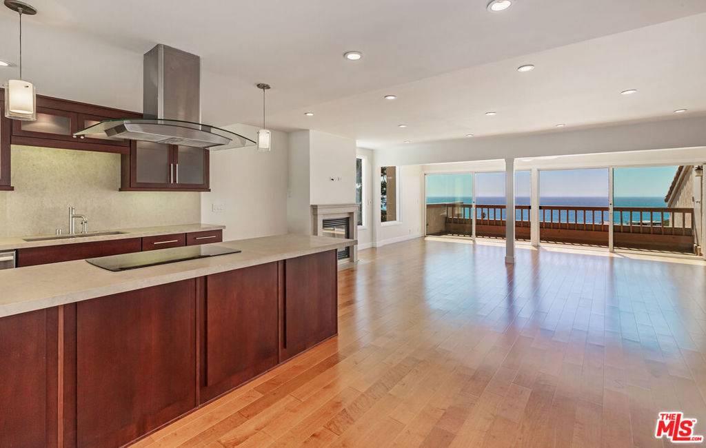 Malibu, CA 90265,23914 De Ville WAY #D