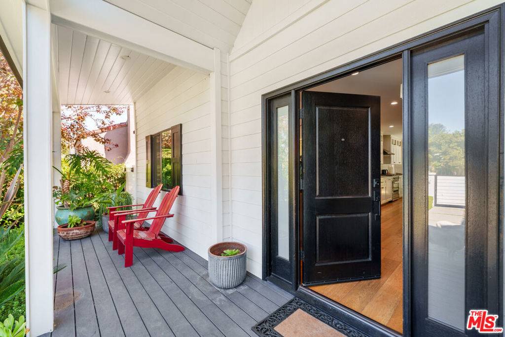 North Hollywood, CA 91602,11202 Kling ST