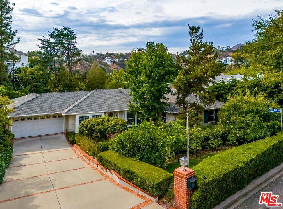Los Angeles, CA 90068,2541 Park Oak DR