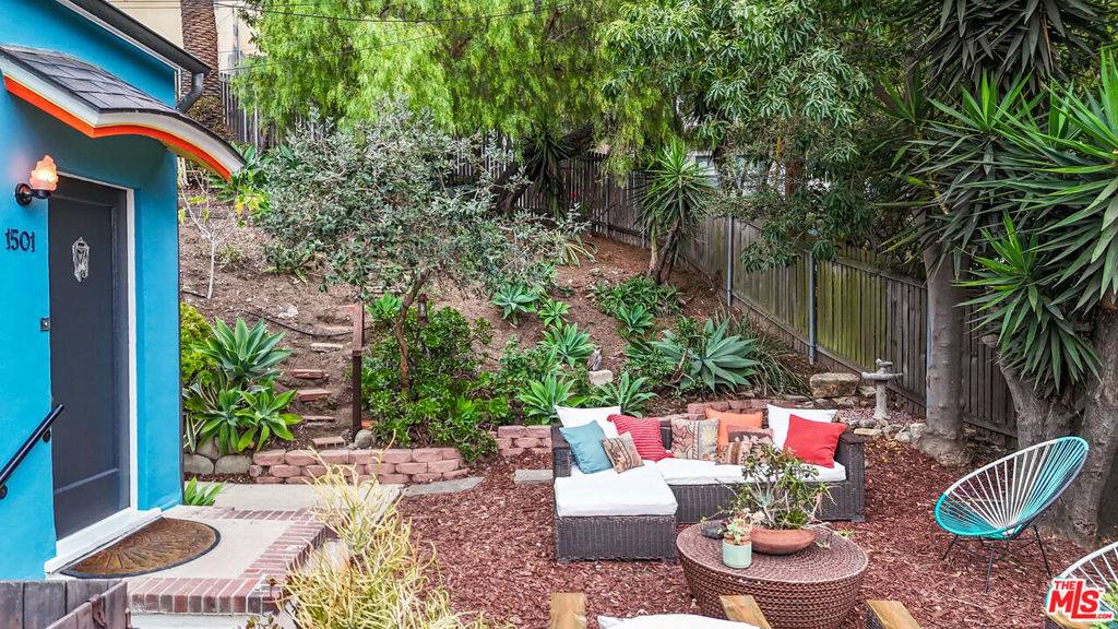 Los Angeles, CA 90026,1501 Ewing ST