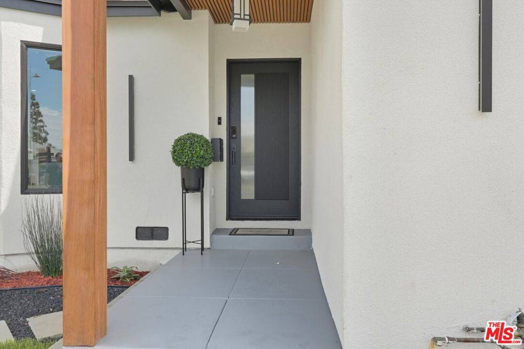 Inglewood, CA 90305,9710 S 8th AVE