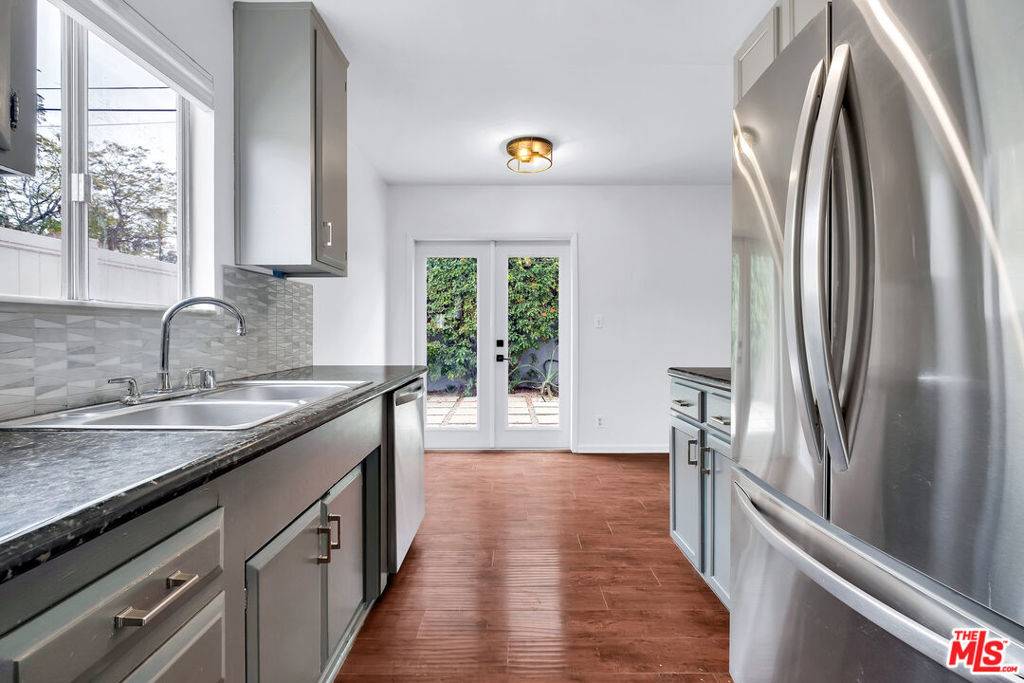 North Hollywood, CA 91601,5529 Cartwright AVE #1/2