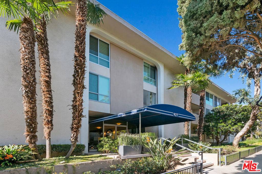 West Hollywood, CA 90069,927 N Kings RD #107
