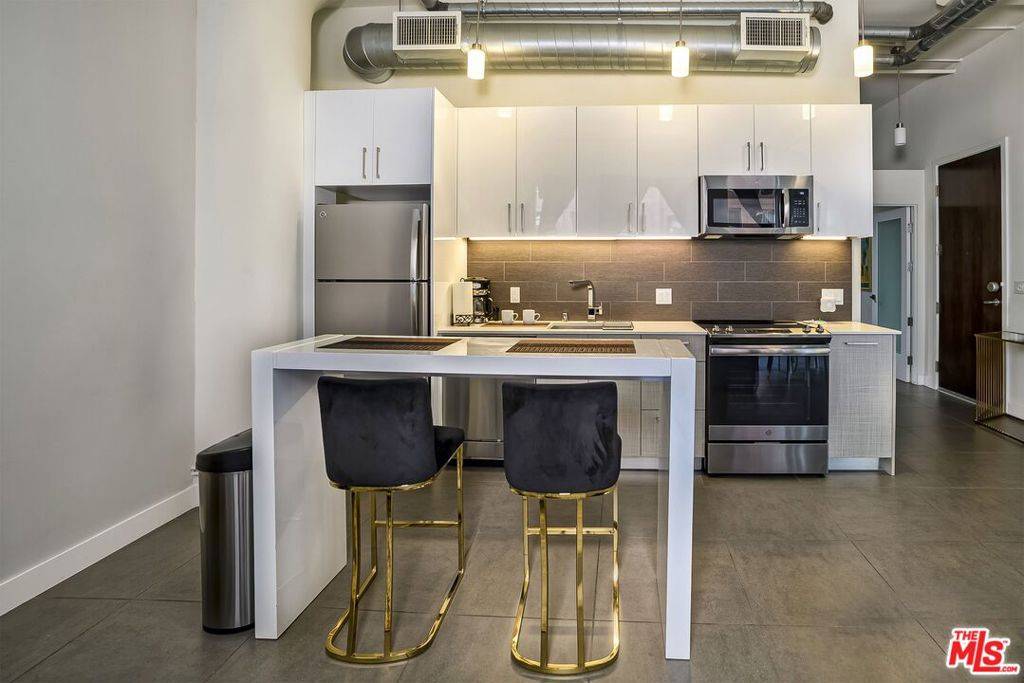 Los Angeles, CA 90015,939 S Broadway #304