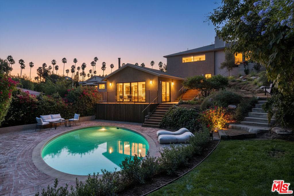 View Park, CA 90043,3815 Chanson DR