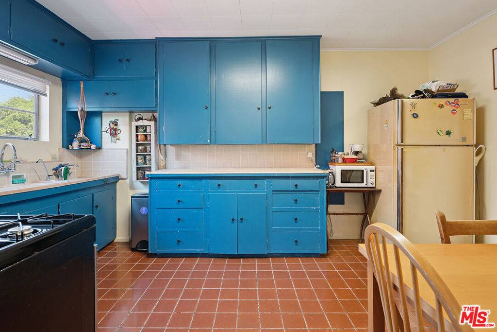 Los Angeles, CA 90034,2847 S Robertson BLVD