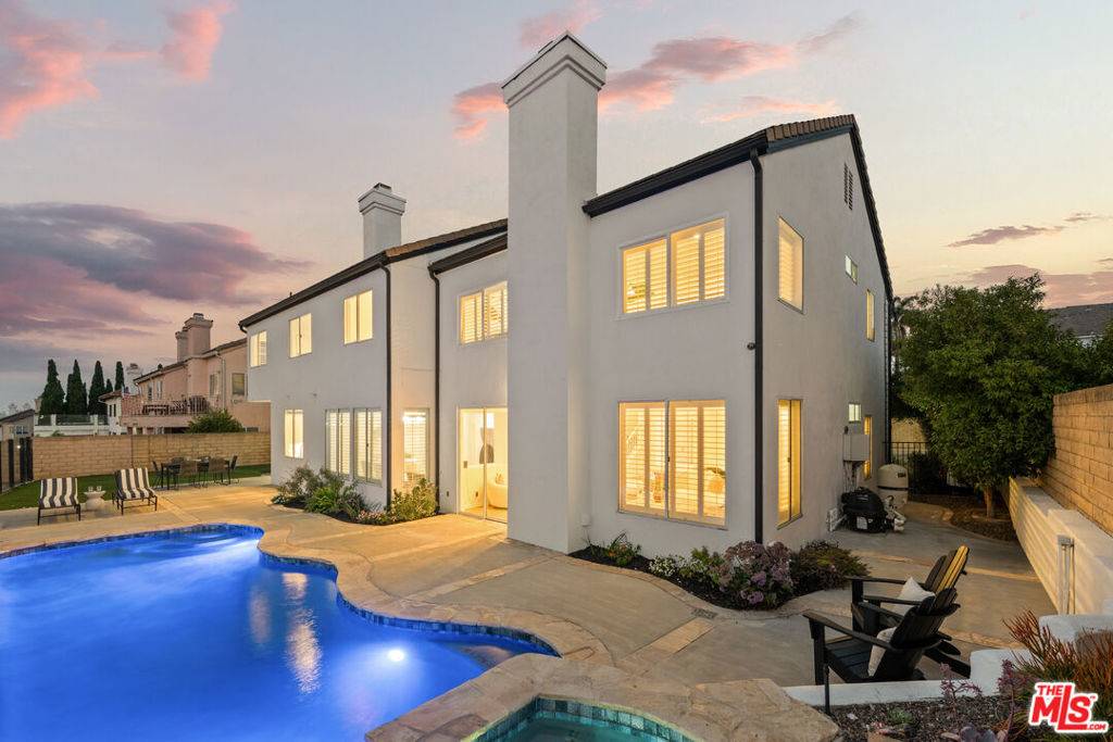 Los Angeles, CA 90045,6534 Kentwood Bluffs DR