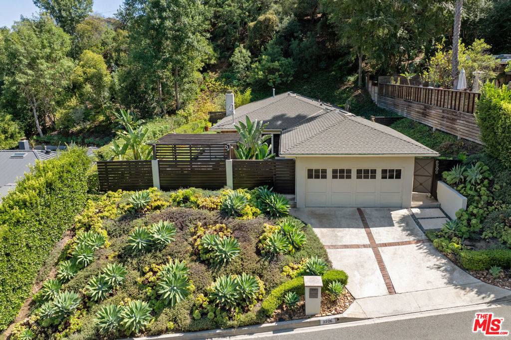 Los Angeles, CA 90046,2206 Sunset Crest DR