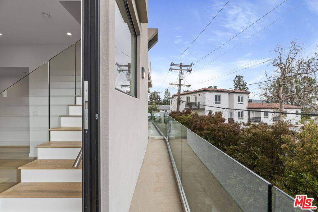 Montrose, CA 91020,2222 Montrose AVE #G