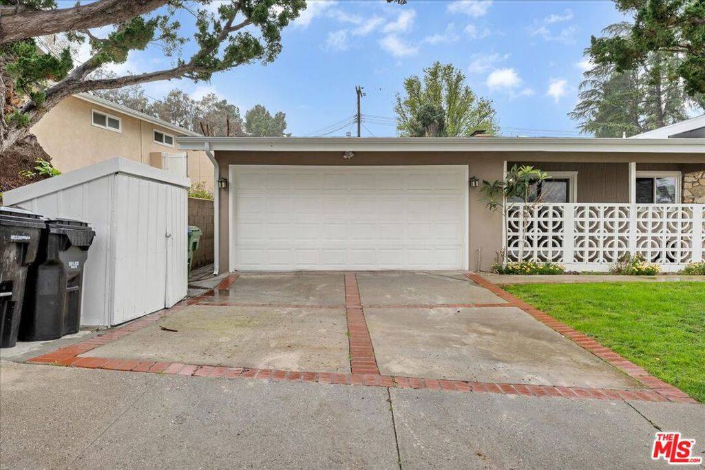 Woodland Hills, CA 91367,5817 Lockhurst DR