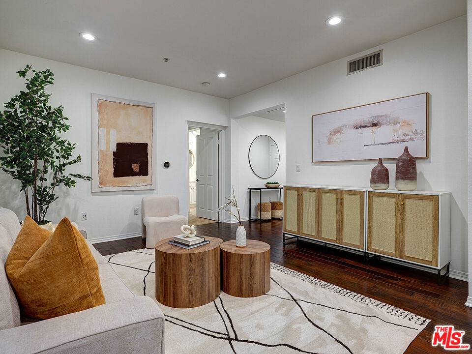 Playa Vista, CA 90094,6020 S Seabluff DR #122