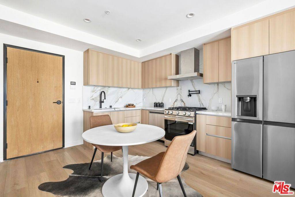 Los Angeles, CA 90035,1414 1/2 S Beverly Dr #302