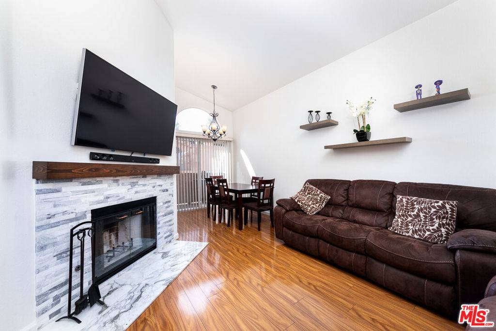 Newhall, CA 91321,18738 Vista Del Canon #F