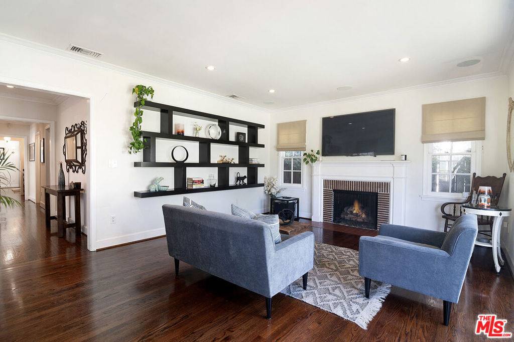 West Hollywood, CA 90048,8828 Rosewood AVE