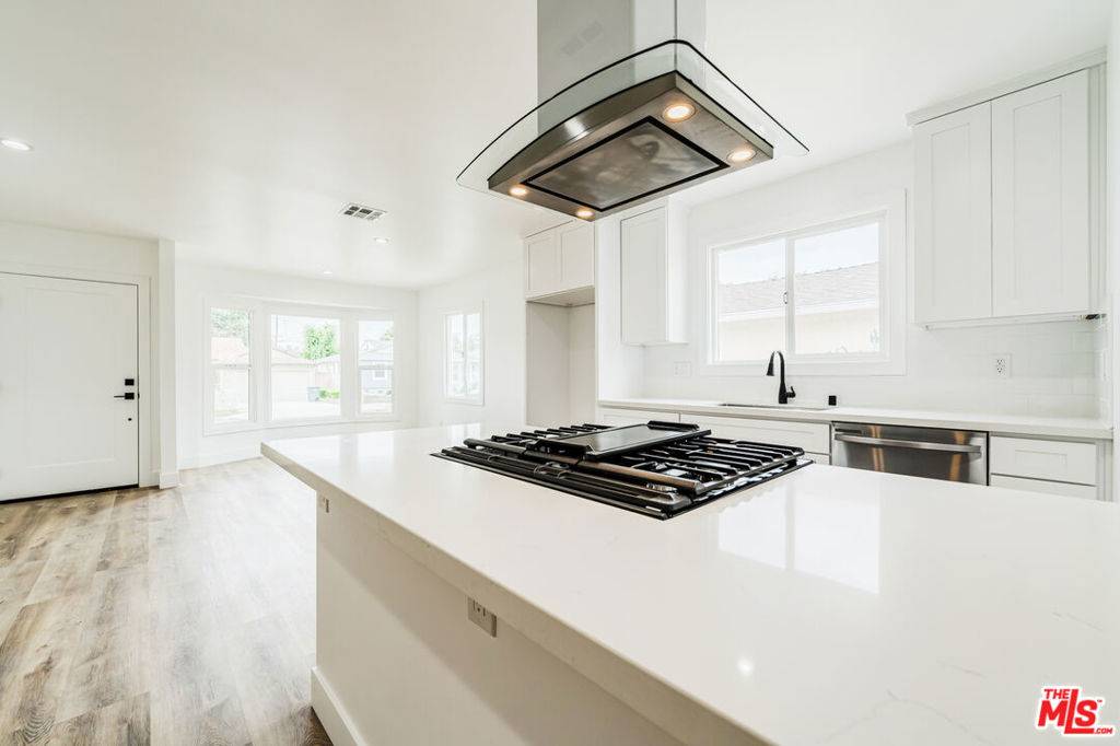 Lakewood, CA 90713,7020 Schroll ST