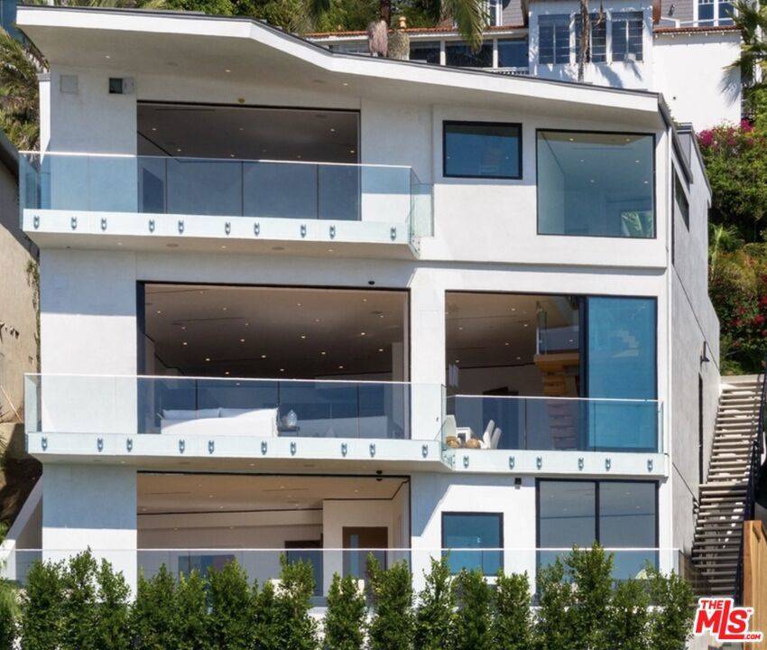 Pacific Palisades, CA 90272,17816 Porto Marina Way
