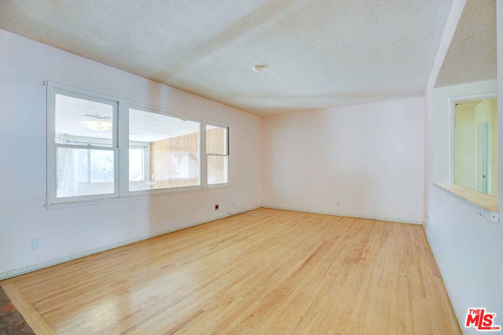 Anaheim, CA 92805,566 N Century DR