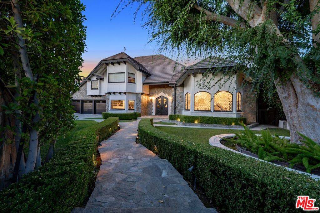 Encino, CA 91436,17069 Oak View DR