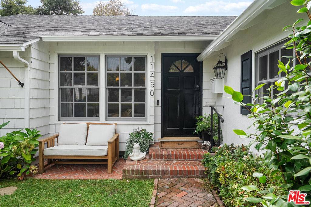 Los Angeles, CA 90049,11450 Chenault ST