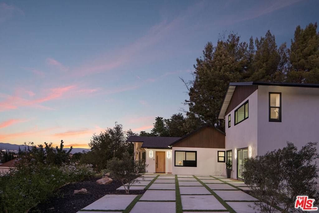 Chatsworth, CA 91311,9425 Gierson AVE