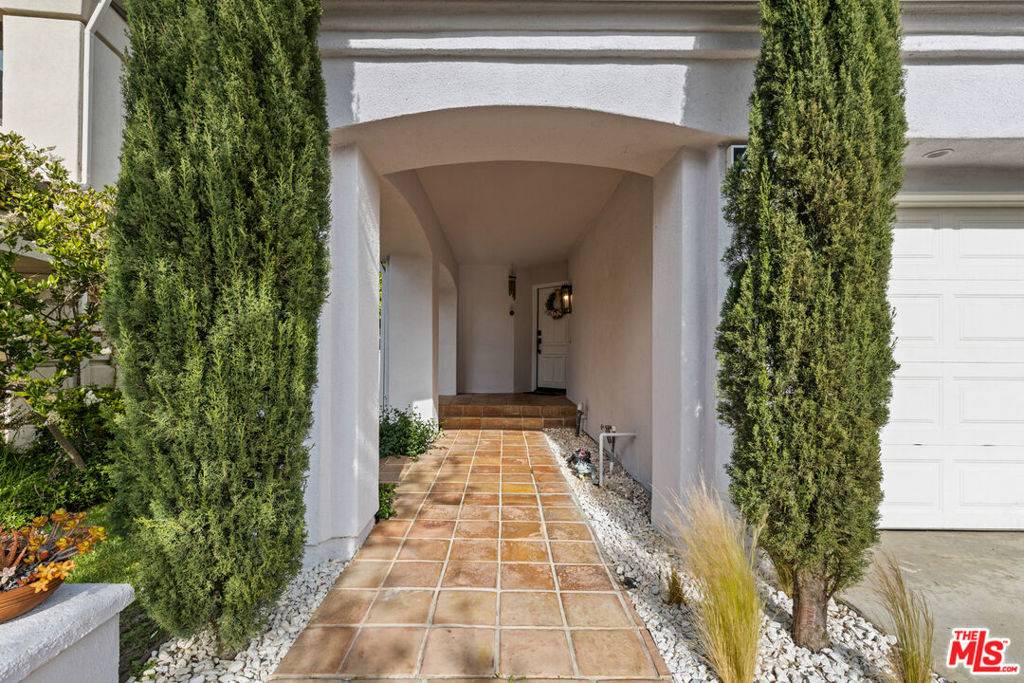 Calabasas, CA 91302,4370 Park Monte Nord